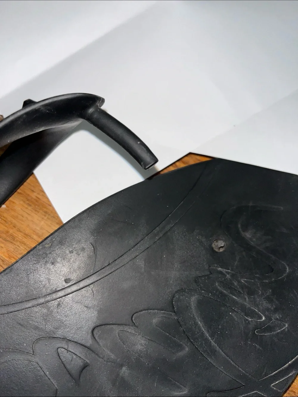 Loubi flip flat black 43 NEEDS REPAIR